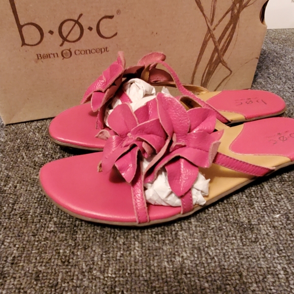 2/$45 like new BOC floral sandlea - Picture 10 of 16